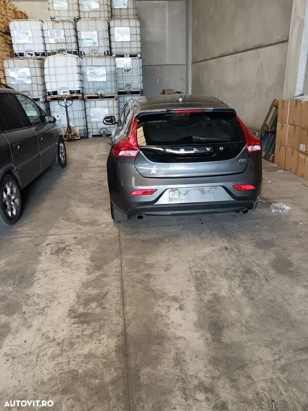 Albastru Utilizat 2013 Volvo V40 CC Momentum Break | 7.000 EUR - Imagine 1/4