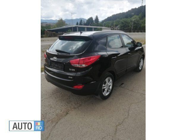 Second-hand Hyundai ix35 163 CP (119 kW) 2012 Negru SUV