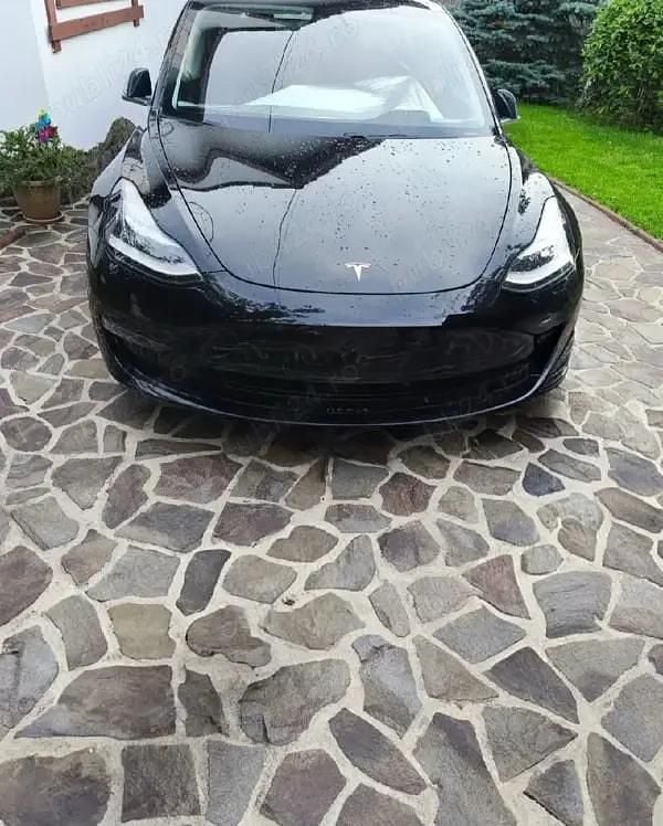 Second-hand Tesla Model 3 Standard Range Plus 257 kW (350 CP) 2019 Negru Berlinǎ