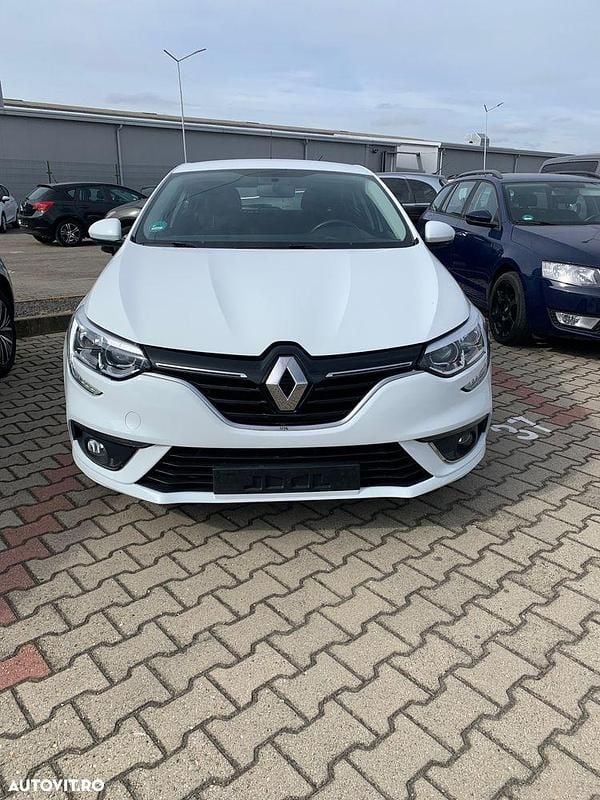 Culoarealb Utilizat 2017 Renault Mégane IV LIMITED | 7.500 EUR (Super Preț) - Imagine 1/4