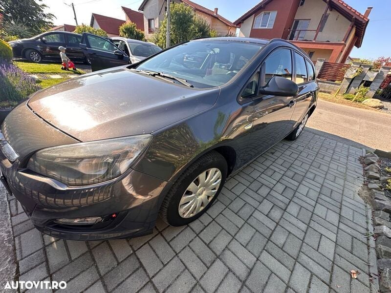 Gri Utilizat 2013 Opel Astra Break | 3.800 EUR (Preț OK) - Imagine 1/4