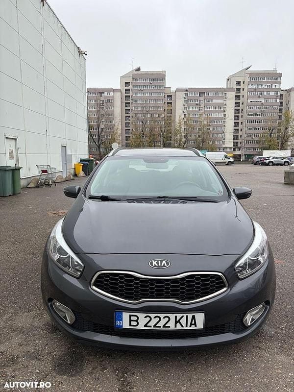 Culoarealbastru Utilizat 2013 Kia Ceed Hatchback | 6.790 EUR (Puțin scump) - Imagine 1/4