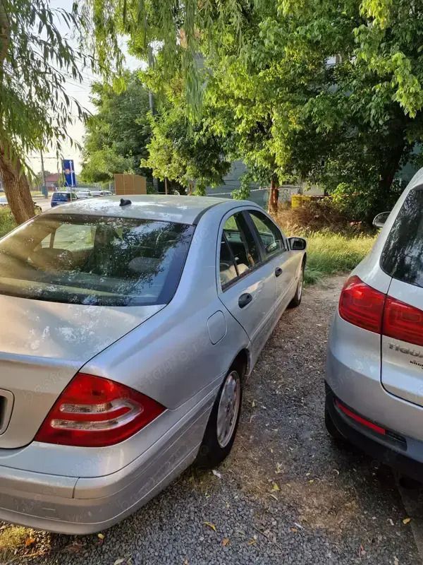 Second-hand Mercedes 200 120 CP (88 kW) 2002 Berlinǎ