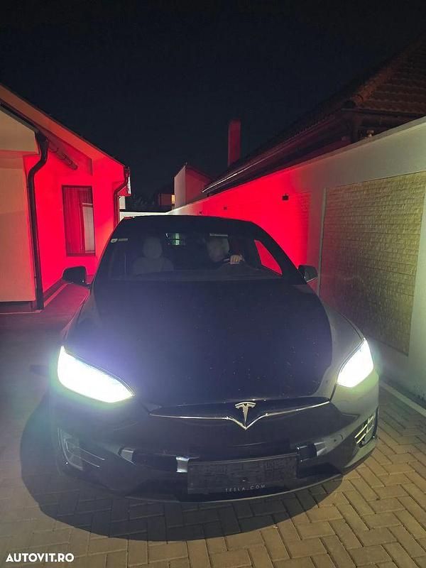 Second-hand Tesla Model X 450 kW (613 CP) 2017 Culoarenegru SUV