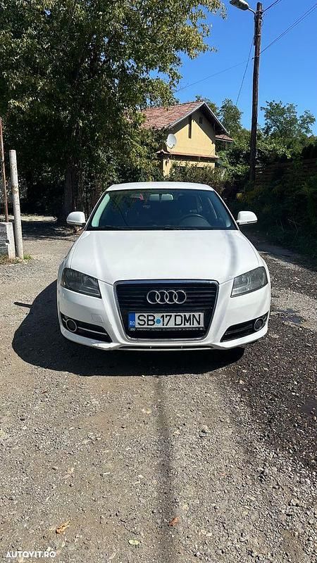 Culoarealb Utilizat 2010 Audi A3 Sportback Ambiente Hatchback | 4.450 EUR (Preț bun) - Imagine 1/4