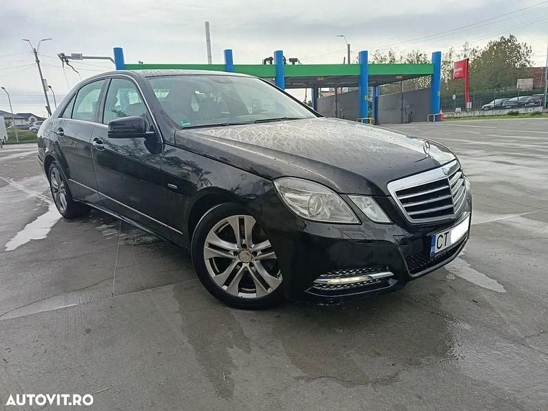 Culoarenegru Utilizat 2010 Mercedes E250 Berlinǎ | 7.700 EUR (Preț bun) - Imagine 1/4