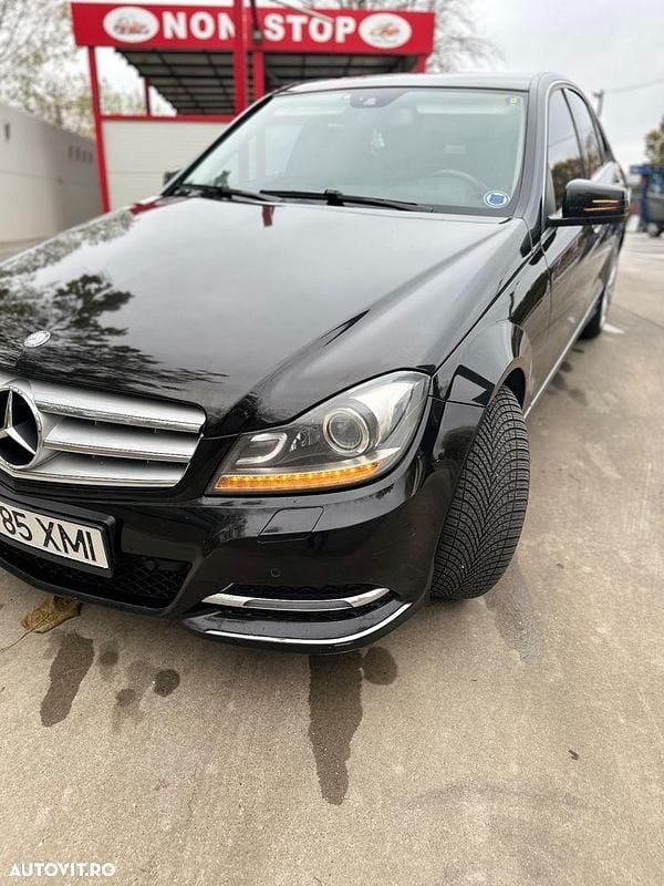 Culoarenegru Utilizat 2014 Mercedes C220 Berlinǎ | 9.000 EUR (Super Preț) - Imagine 1/4