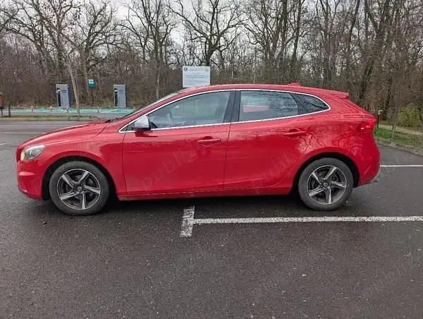 Second-hand Volvo V40 120 CP (88 kW) 2016 Rosu Hatchback