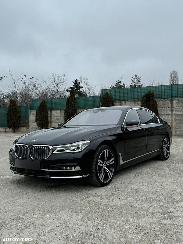 Second-hand BMW 750L Sport Line 400 CP (294 kW) 2017 Culoarenegru Berlinǎ