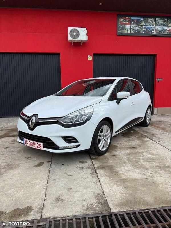 Alb Utilizat 2018 Renault Clio IV Zen Hatchback | 7.890 EUR (Preț OK) - Imagine 1/4
