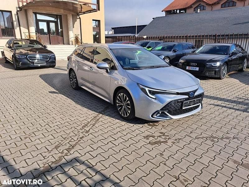 Second-hand Toyota Corolla 178 CP (130 kW) 2024 Culoareargint Break