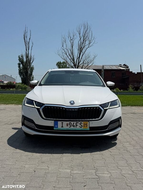 Alb Utilizat 2021 Skoda Octavia Break | 14.800 EUR (Preț bun) - Imagine 1/4