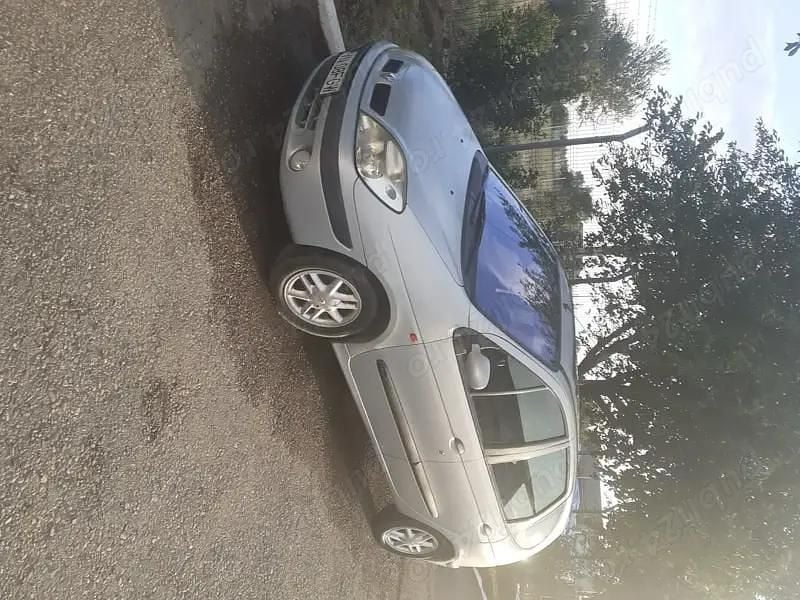 Gri Utilizat 2001 Renault Mégane Hatchback | 700 EUR - Imagine 1/4