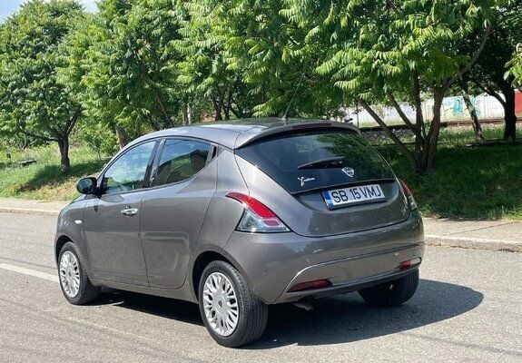 Second-hand Lancia Ypsilon 75 CP (55 kW) 2017 Maro Hatchback