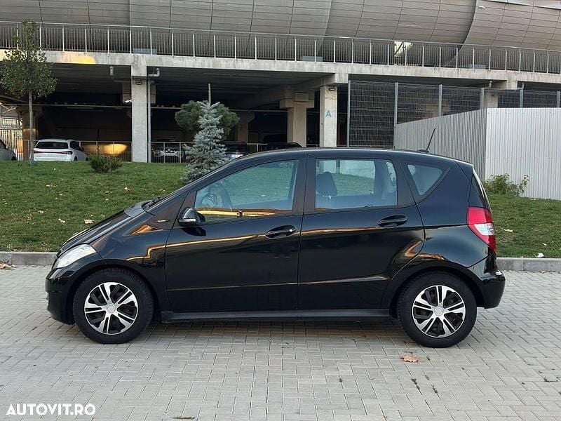 Second-hand Mercedes A180 Elegance 109 CP (80 kW) 2011 Culoarenegru Berlinǎ