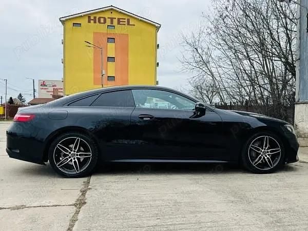 Negru Utilizat 2020 Mercedes E200 Coupe | 35.000 EUR (Preț bun) - Imagine 1/4