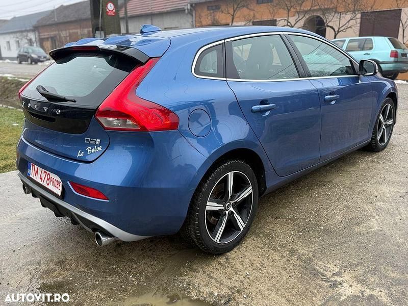 Second-hand Volvo V40 R-Design 120 CP (88 kW) 2017 Culoarealbastru Hatchback