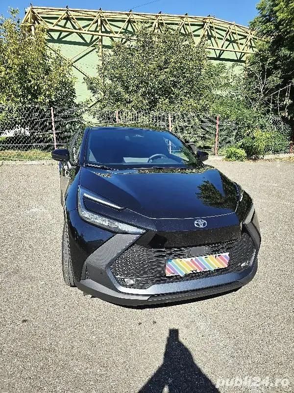 Utilizat 2024 Toyota C-HR SUV | 28.200 EUR (Preț OK) - Imagine 1/4