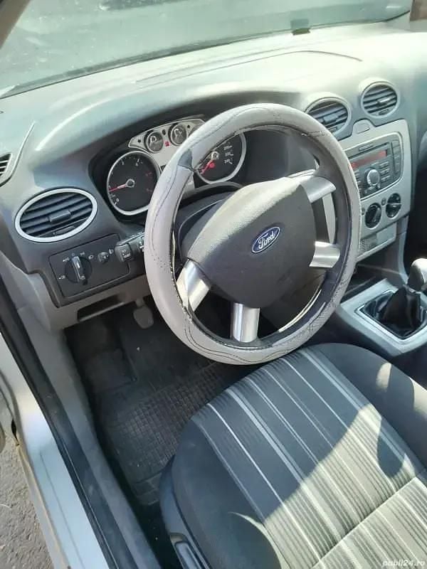 Gri Utilizat 2010 Ford Focus Berlinǎ | 1.700 EUR (Preț bun) - Imagine 1/4