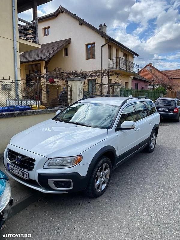 Alb Utilizat 2010 Volvo XC70 Momentum SUV | 7.900 EUR - Imagine 1/4