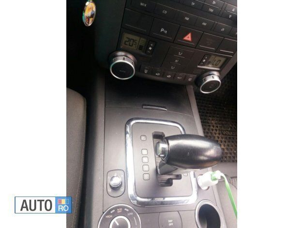 Second-hand VW Touareg 165 CP (121 kW) 2008 Negru SUV