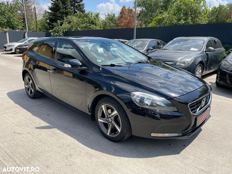 Second-hand Volvo V40 115 CP (84 kW) 2013 Negru Break
