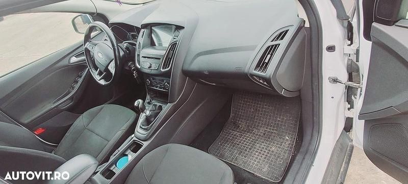 Second-hand Ford Focus Trend 120 CP (88 kW) 2017 Culoarealb Berlinǎ