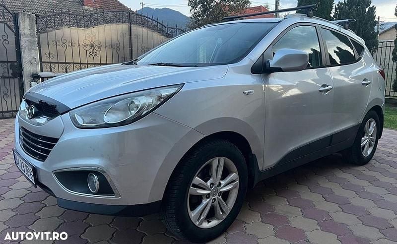 Gri Utilizat 2011 Hyundai ix35 GLS SUV | 3.200 EUR (Preț bun) - Imagine 1/4