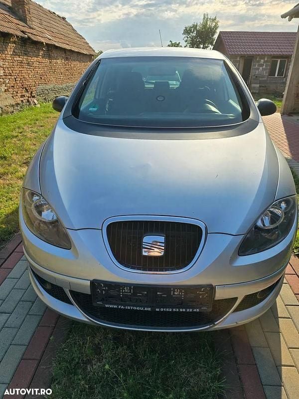 Gri Utilizat 2006 Seat Altea Monovolum | 1.000 EUR (Super Preț) - Imagine 1/4