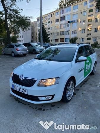 Alb Utilizat 2015 Skoda Octavia Break | 7.900 EUR (Preț OK) - Imagine 1/4