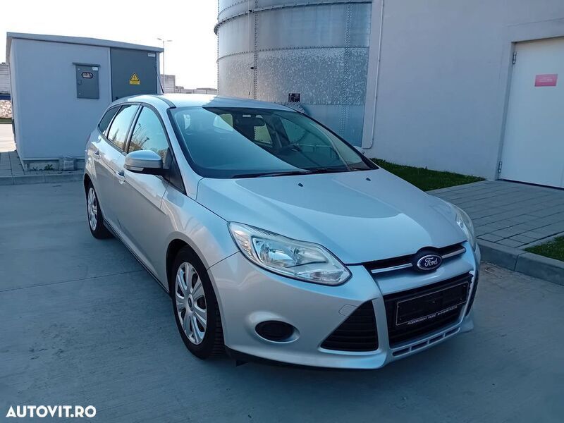 Argint Utilizat 2012 Ford Focus SYNC Edition Break | 4.270 EUR - Imagine 1/4