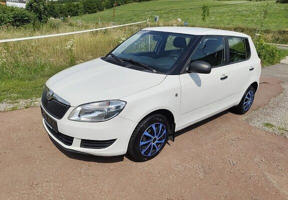 Alb Utilizat 2013 Skoda Fabia Berlinǎ | 3.000 EUR (Super Preț) - Imagine 1/4