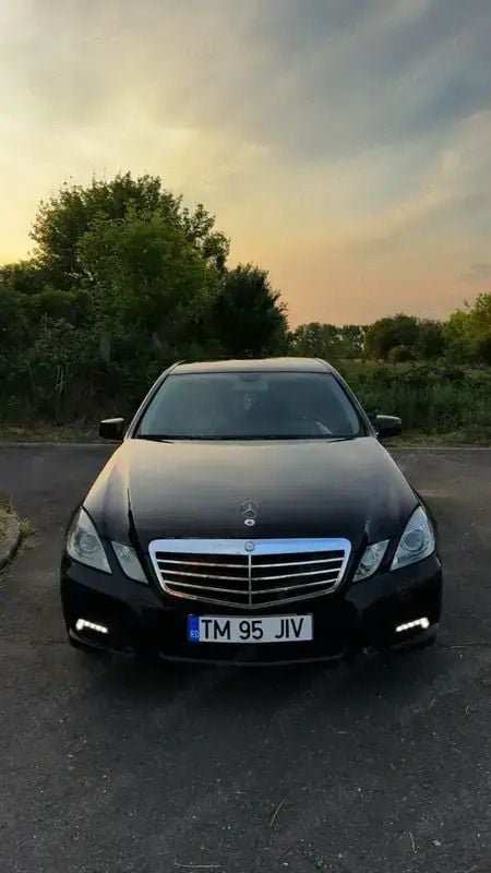 Utilizat 2010 Mercedes E220 Berlinǎ | 5.500 EUR (Super Preț) - Imagine 1/4