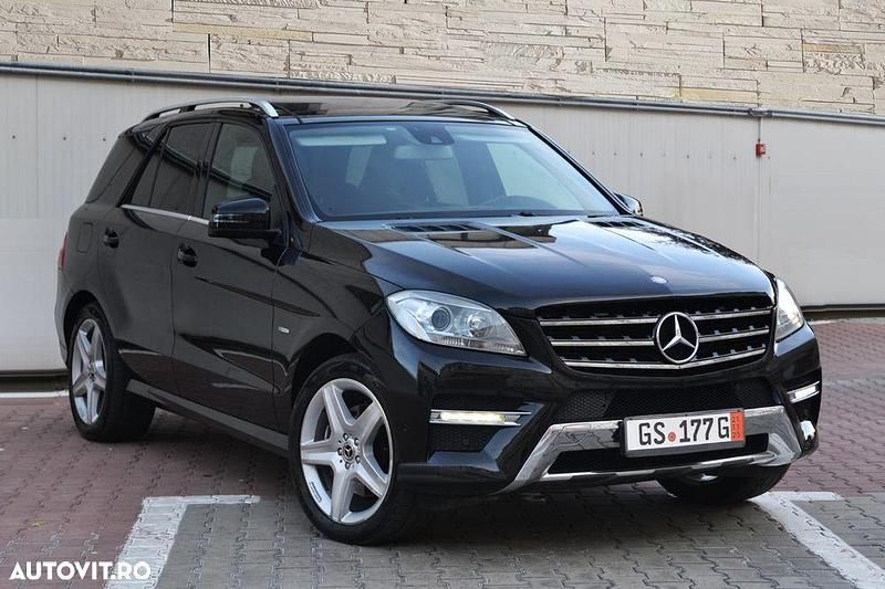 Culoarenegru Utilizat 2012 Mercedes ML250 SUV | 13.950 EUR (Preț OK) - Imagine 1/4