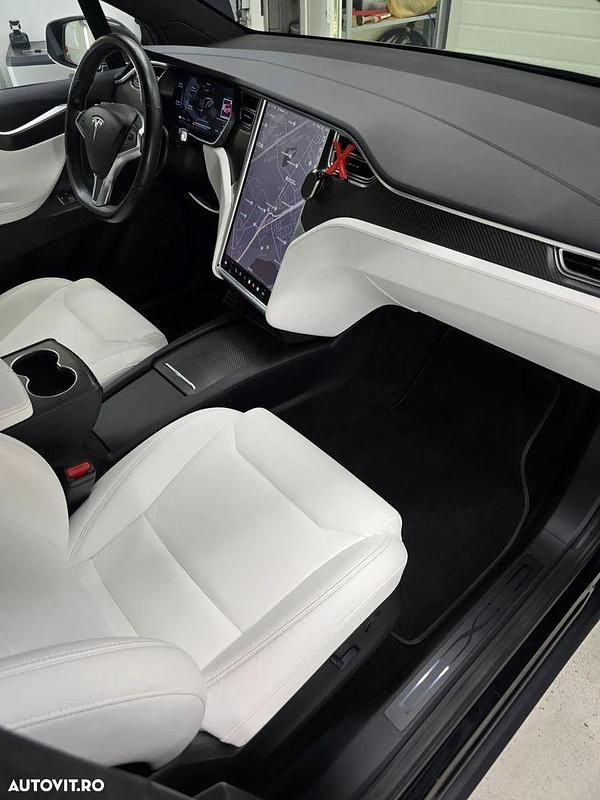 Culoarenegru Utilizat 2017 Tesla Model X SUV | 27.500 EUR - Imagine 1/4