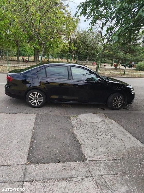 Culoarenegru Utilizat 2016 VW Jetta Comfortline Berlinǎ | 7.450 EUR (Preț OK) - Imagine 1/4
