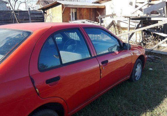 Roşu Utilizat 1999 Nissan Almera Hatchback | 750 EUR - Imagine 1/4