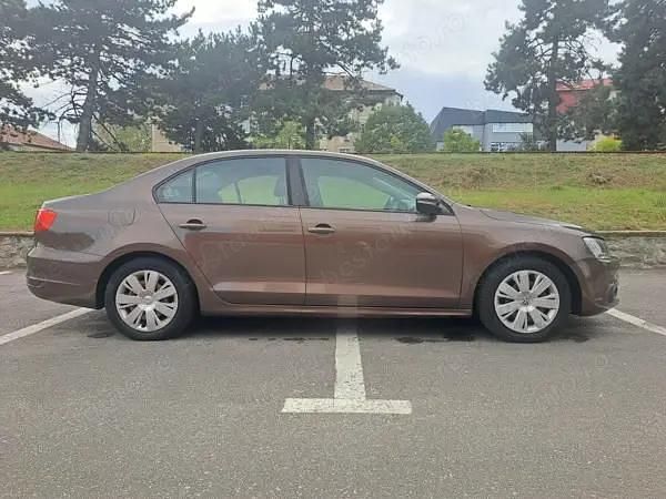 Second-hand VW Jetta 115 CP (84 kW) 2011 Maro Berlinǎ