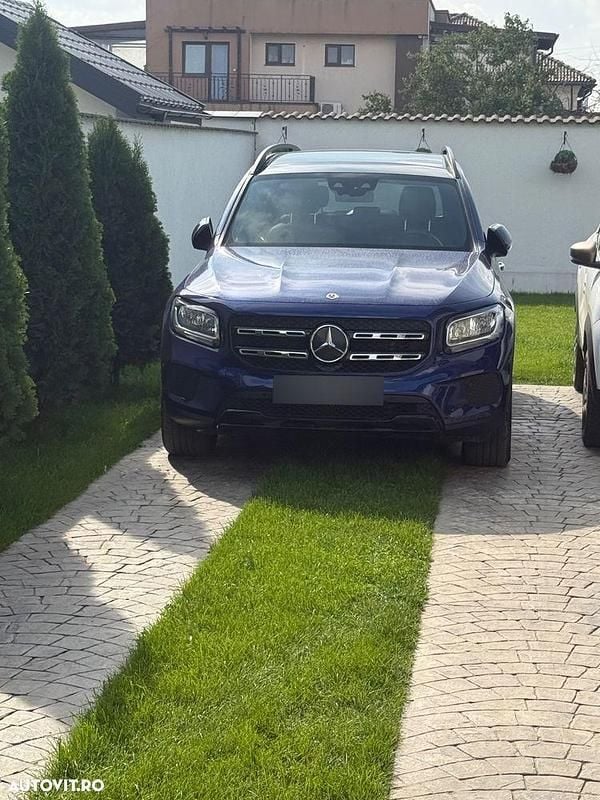 Culoarealbastru Utilizat 2021 Mercedes GLB220 SUV | 29.500 EUR - Imagine 1/4