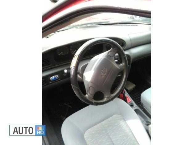 Rosu Utilizat 1997 Kia Sephia Hatchback | 500 EUR - Imagine 1/1