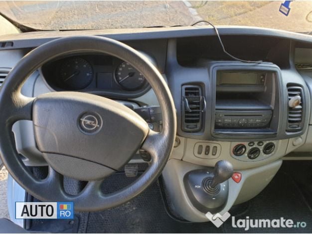 Second-hand Opel Vivaro 145 CP (106 kW) 2011 Alb Monovolum