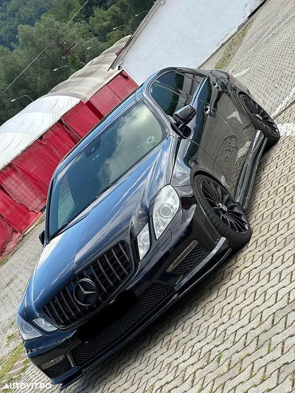 Culoarenegru Utilizat 2012 Mercedes E220 Berlinǎ | 14.490 EUR - Imagine 1/4