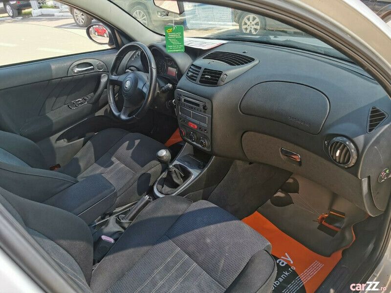 Second-hand Alfa Romeo 147 116 CP (85 kW) 2005 Argintiu Hatchback