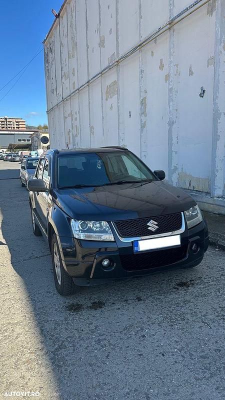 Culoarenegru Utilizat 2008 Suzuki Grand Vitara SUV | 4.100 EUR (Preț OK) - Imagine 1/4