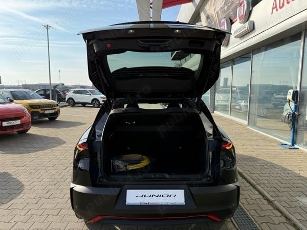 Nouă Alfa Romeo Junior Veloce 205 kW (280 CP) 2025 Negru SUV