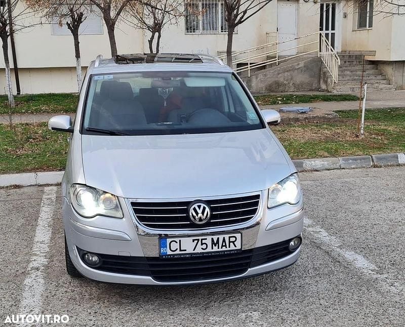Culoaregri Utilizat 2008 VW Touran Highline Monovolum | 3.600 EUR (Preț bun) - Imagine 1/4