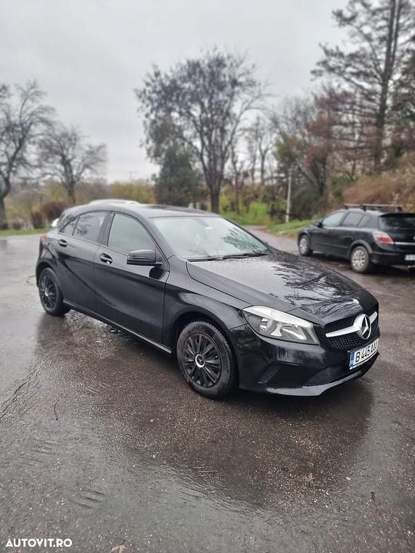 Second-hand Mercedes A160 90 CP (66 kW) 2015 Culoarenegru Hatchback