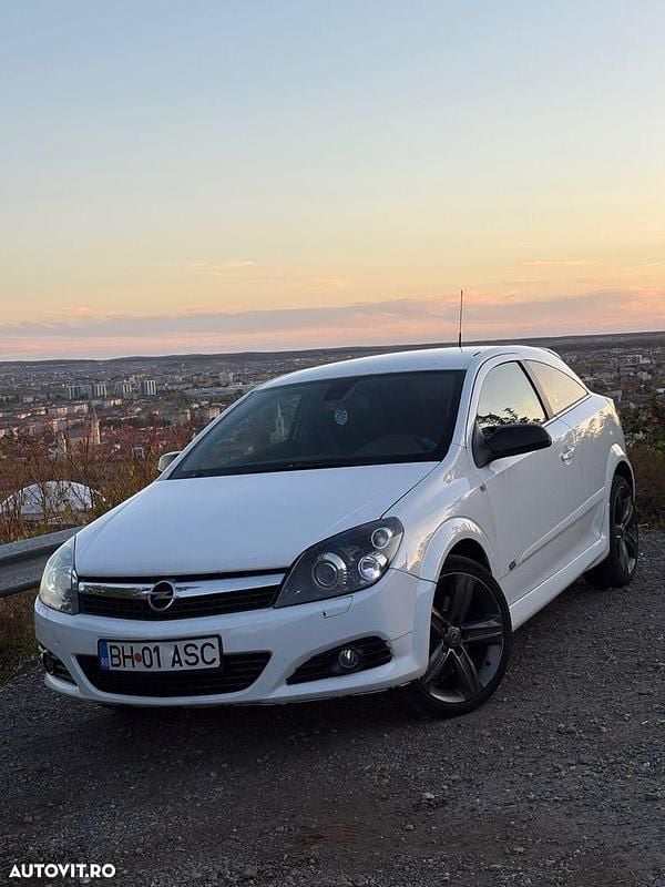 Culoarealb Utilizat 2009 Opel Astra GTC Sport Coupe | 2.999 EUR (Puțin scump) - Imagine 1/4