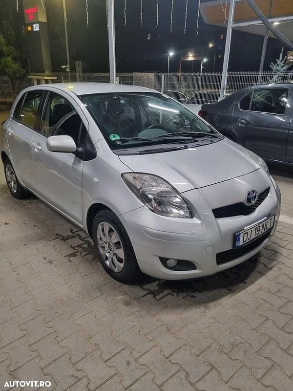 Culoaregri Utilizat 2010 Toyota Yaris Multidrive S | 7.000 EUR (Scump) - Imagine 1/4