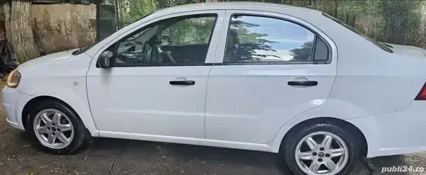 Alb Utilizat 2011 Chevrolet Aveo Berlinǎ | 2.500 EUR - Imagine 1/4